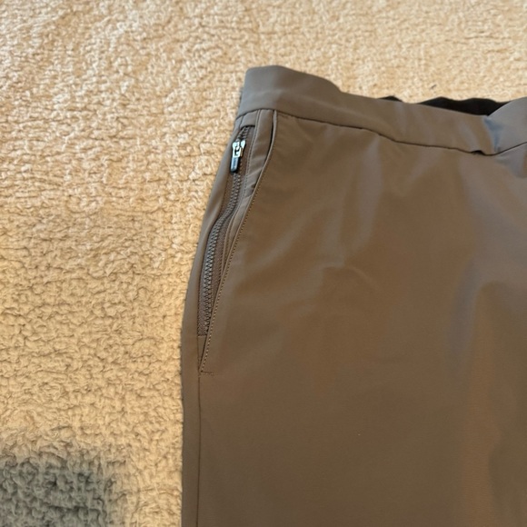 Vuori Fleet Joggers Lightweight Performance Stretch  Color: Charcoal Size XXL - Picture 4 of 16